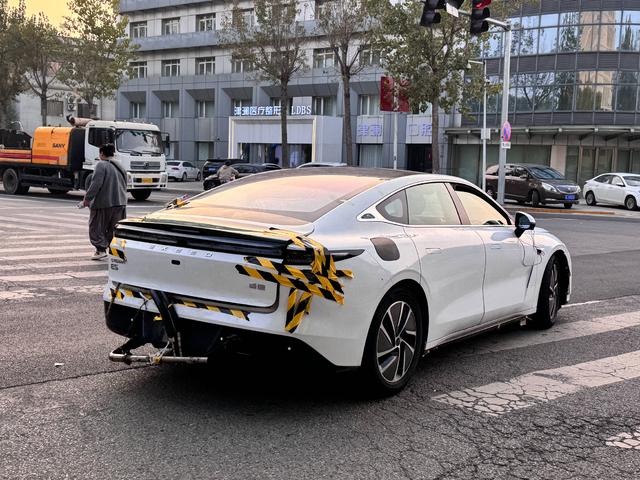 純電續(xù)航205km，油耗不到5L，星紀(jì)元ES增程版或?qū)?2月內(nèi)上市-有駕