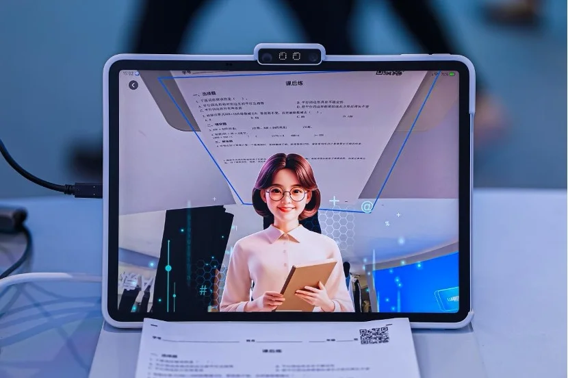 小猿AI學(xué)習(xí)機(jī)T4首次亮相，主打&ldquo;AI超擬人1V1老師&rdquo;功能