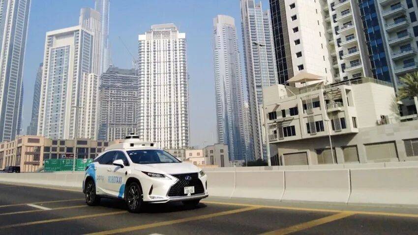 中東實(shí)測(cè)翻車(chē),Robotaxi還是有點(diǎn)傻?